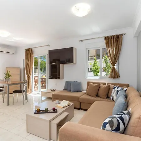 Oasis In The Heart Of Rhodes, Next To Old Town, Near Beaches - Haven Feriehus Rhodes City